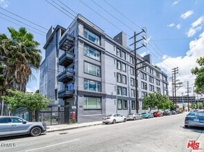 Building Photo - 825 East 4th St