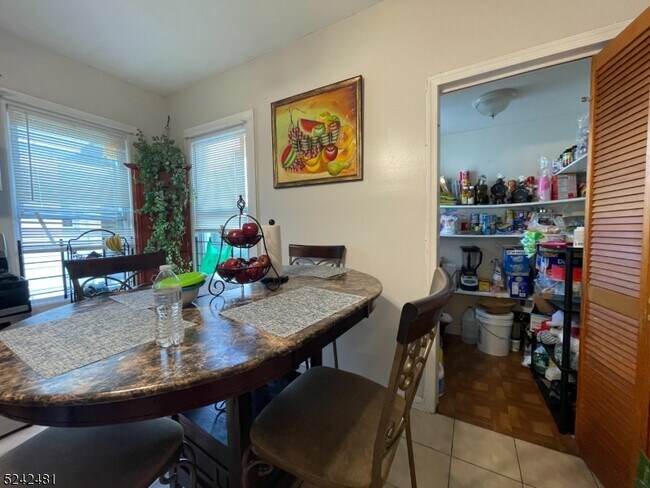Foto del edificio - 613 E 24th St