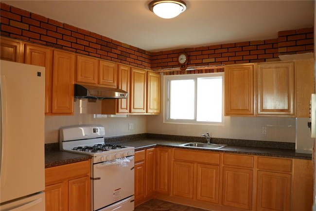 Building Photo - 117 Leverett Ave