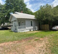 Building Photo - 422 Lakeview St