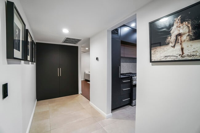 Entry - 22041 Costanso St