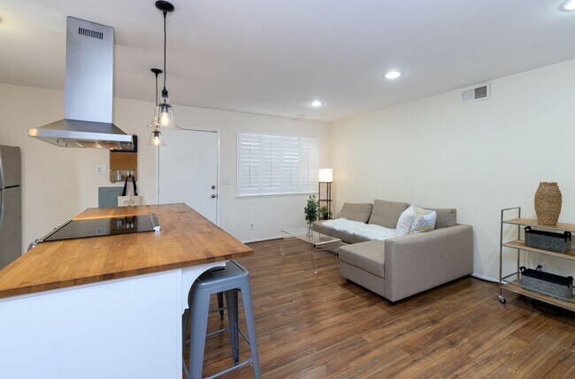 Foto del edificio - 4355 Diamond St