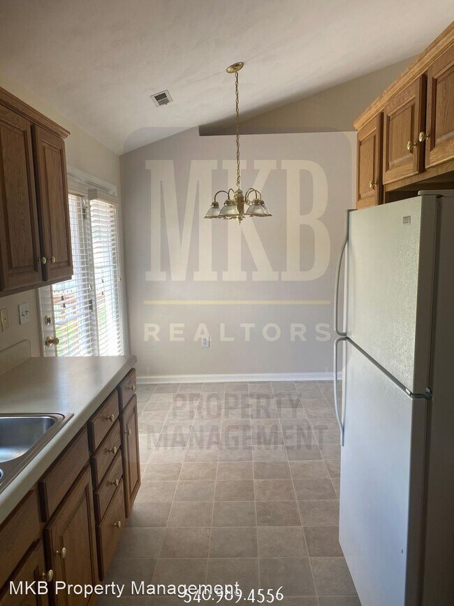 Building Photo - 3 br, 2 bath House - 816 Harmon Cir.