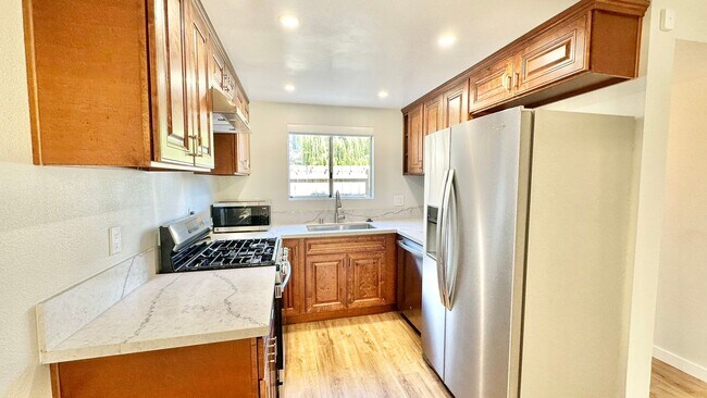 Building Photo - Beautiful & Updated Two-Story Unit in the ...