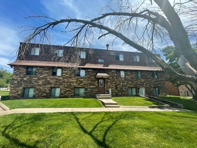 Foto del edificio - 2 bedroom west side Iowa City apartment