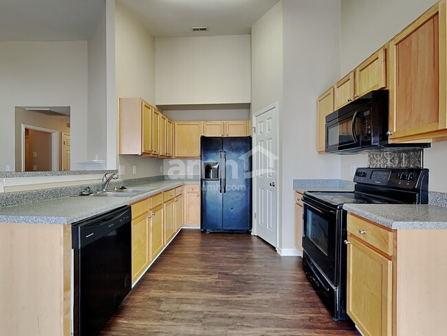 Foto del edificio - 926 Wolf Pack Way