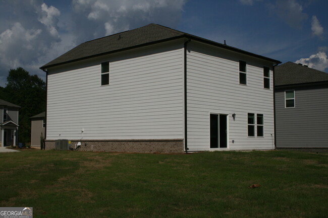 Foto del edificio - 799 Evergreen Rd