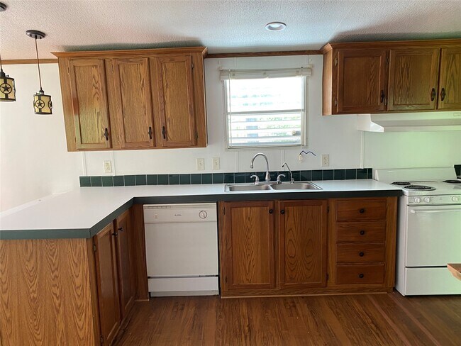 Foto del edificio - 16066 N Loop Dr