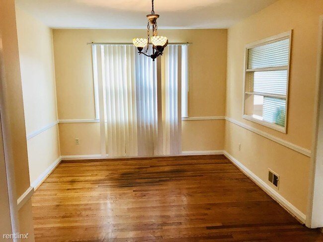 Building Photo - 3 br, 1.5 bath Townhome - 1225 Stella Dr