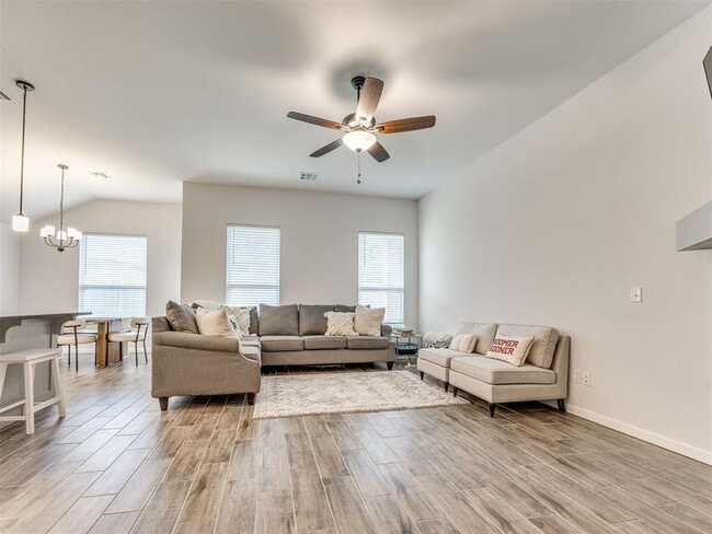 Building Photo - 2323 Arcady Ave