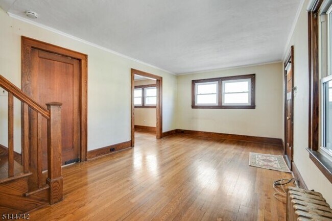 Building Photo - 21 Rosedale Ave