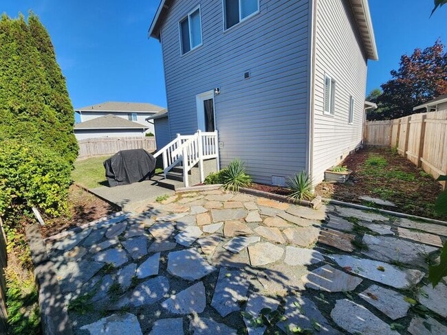 Building Photo - 19420 Valley View Dr