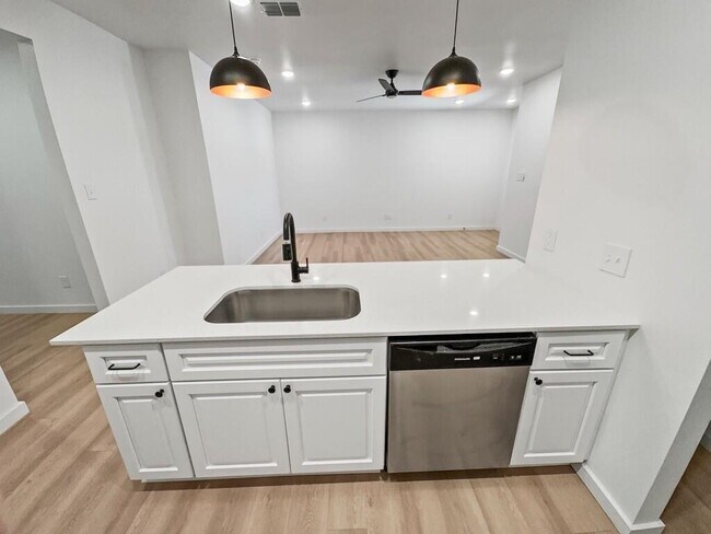 Foto del edificio - 5811 Urbana Pl