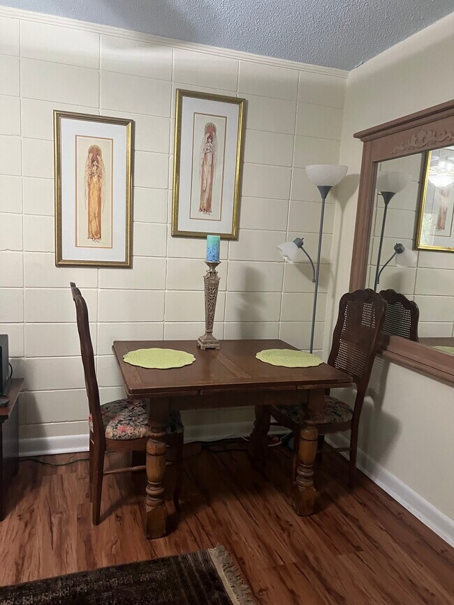 Dining Area - 1433 Fisher Ln