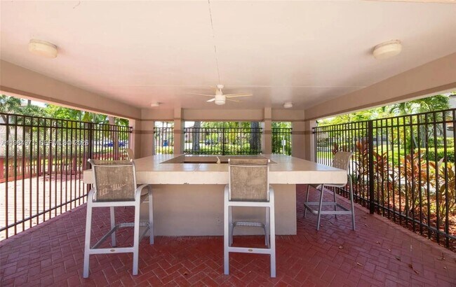 Foto del edificio - 9849 Nob Hill Ln