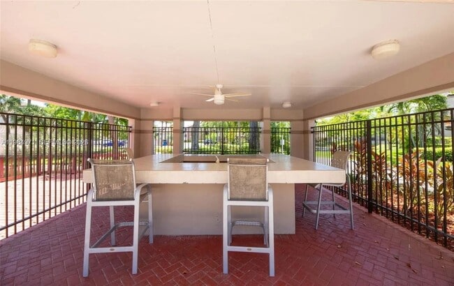 Building Photo - 9849 Nob Hill Ln