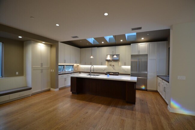 Foto del edificio - 2088 Channing Ave