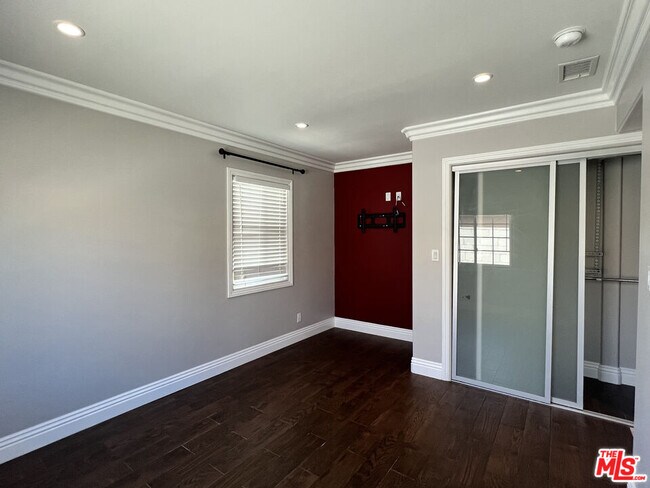 Foto del edificio - 9716 Casaba Ave