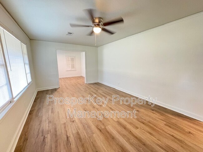 Foto del edificio - 703 Briarcliff Rd