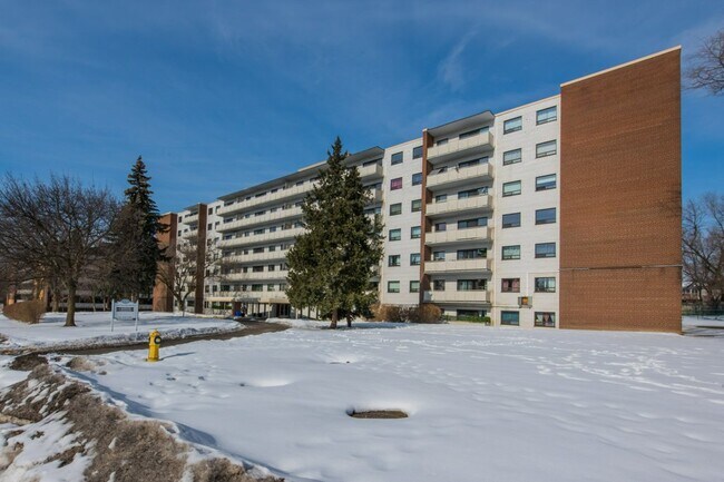 Building Photo - Keele and Lawrence  - One Bedroom Apartment - Available
