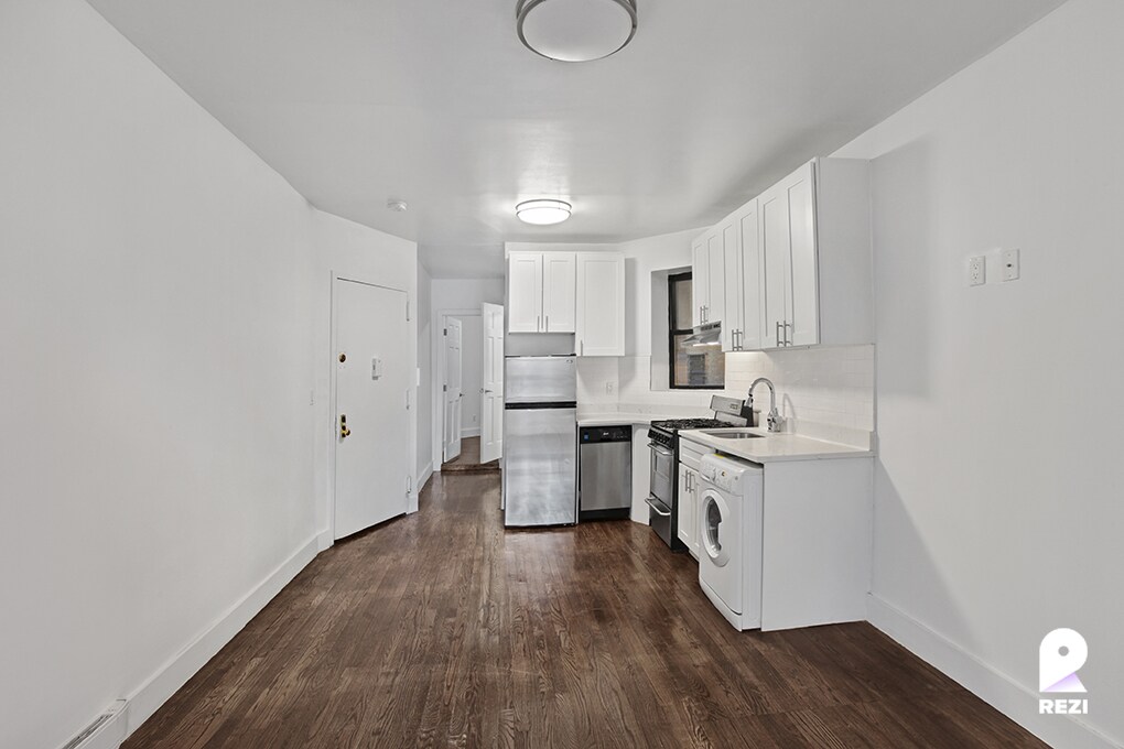 Primary Photo - 318 W 49th St