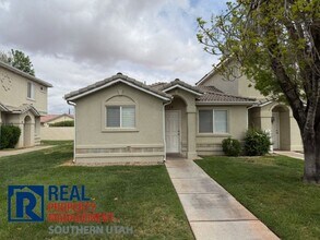 Building Photo - 441 Sunland Dr