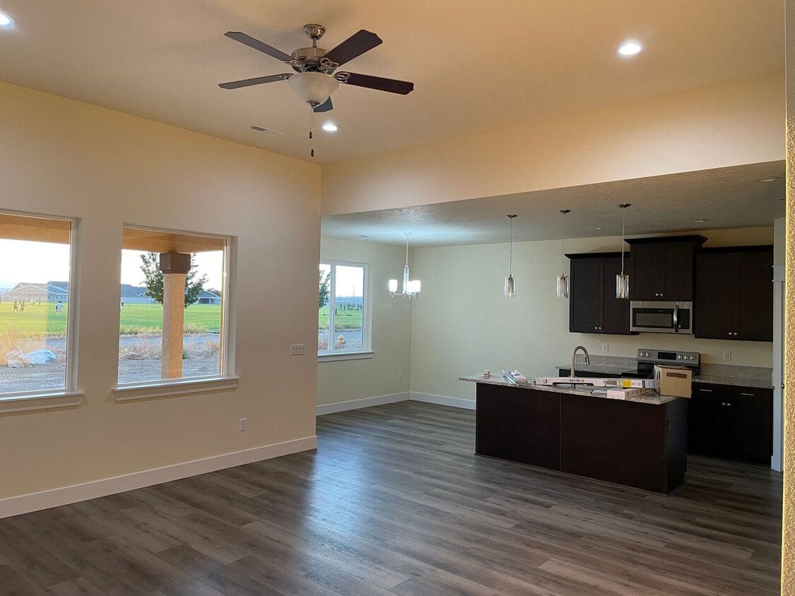 Building Photo - Great home for rent in Quincy!!!