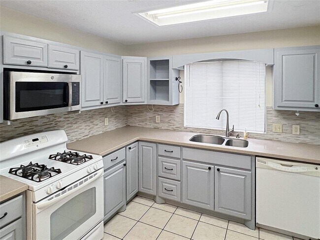 Building Photo - 9718 Cannock Chase Ct