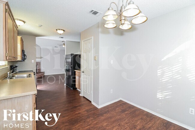Foto del edificio - 7956 Clear Brook Cir
