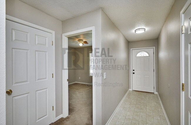 Building Photo - 2017 Vista View Dr