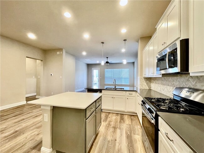 Building Photo - 600 C-Bar Ranch Trl