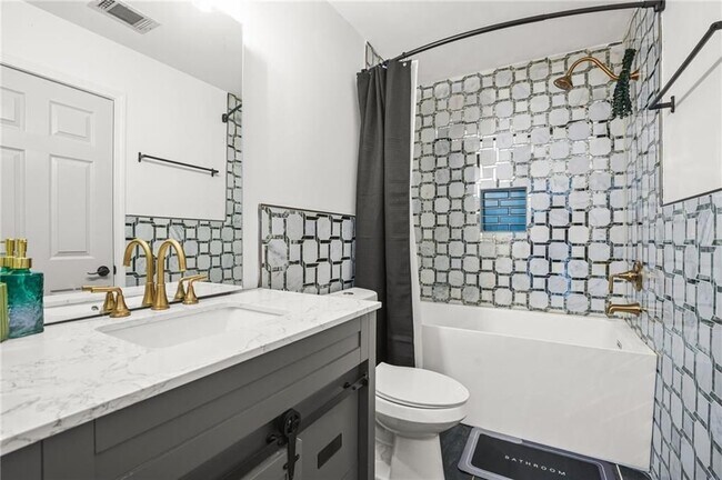 Foto del edificio - 545 Elmwood Rd NW