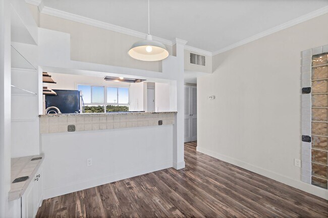 Foto del edificio - Spacious Riverview 1B/1B Condo