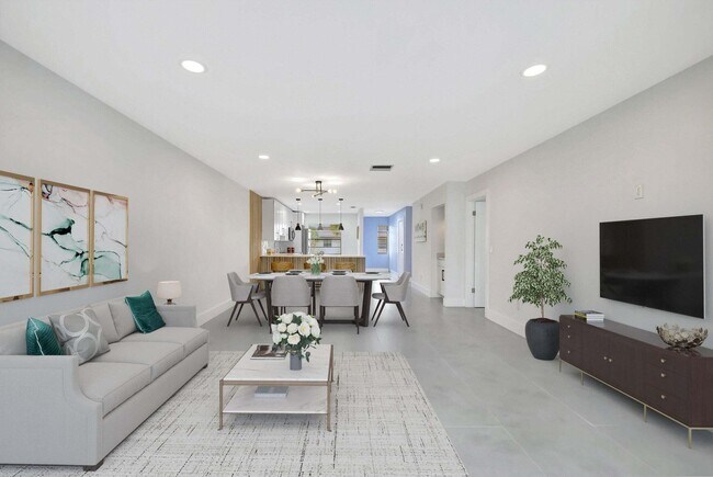 Foto del edificio - 7898 Eastlake Dr