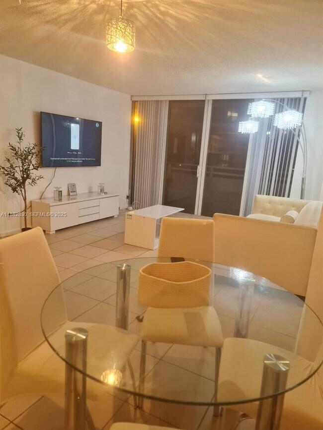 Foto del edificio - 8911 Collins Ave