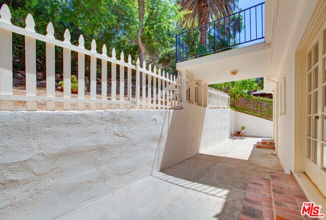 Foto del edificio - 10309 Chrysanthemum Ln