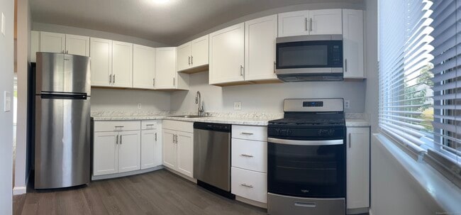 Building Photo - 221 Cottonwood Rd