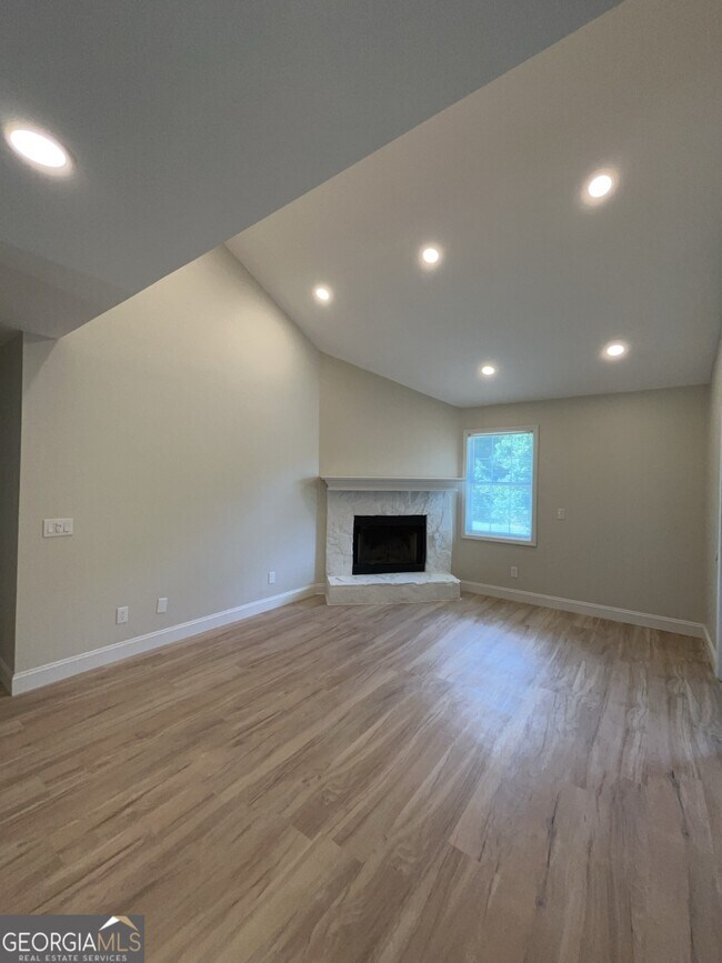 Building Photo - 1206 St Andrews Dr