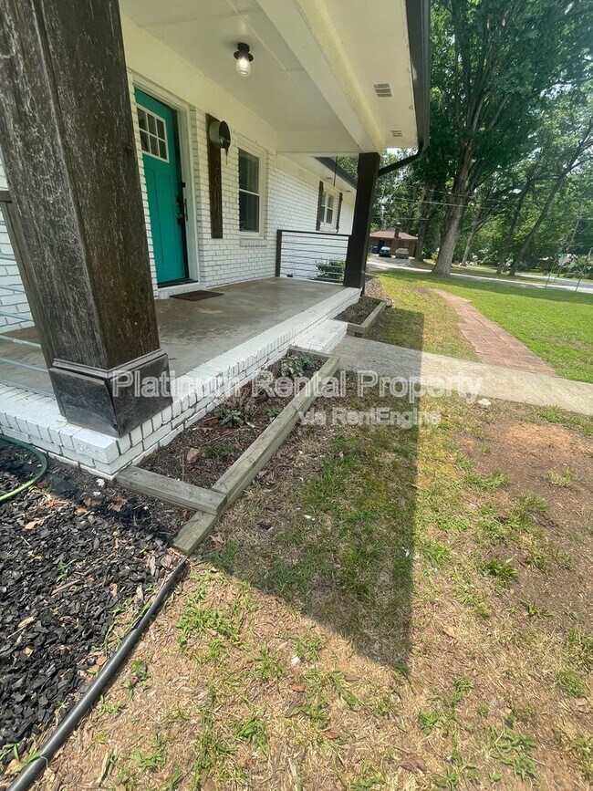 Foto del edificio - 2216 Shancey Ln