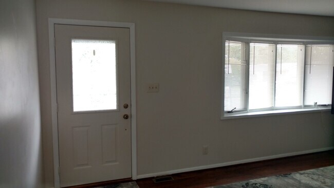 Foto del edificio - Coming July 2026!  Beautiful 3-Bedroom, 2-Bath Home with Garage & Gorgeous Backyard in Anderson
