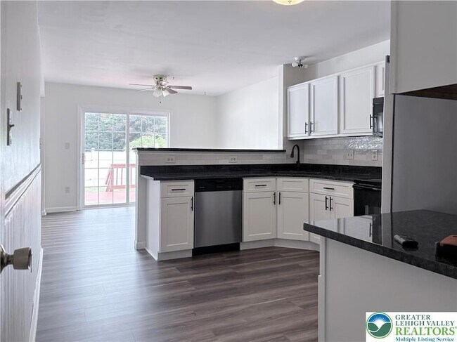 Building Photo - 6411 Pioneer Dr