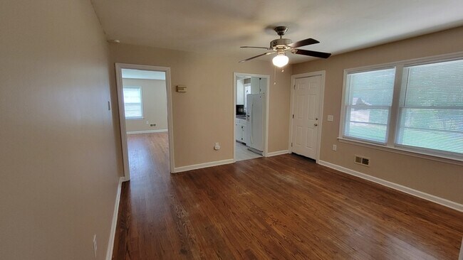 Building Photo - 1802 Edgemore Rd