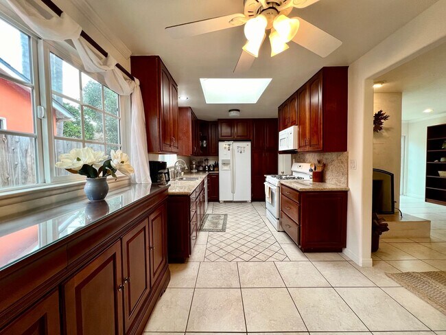 Foto del edificio - Beautifully Furnishee 2 bedroom, 2 bathroom Home