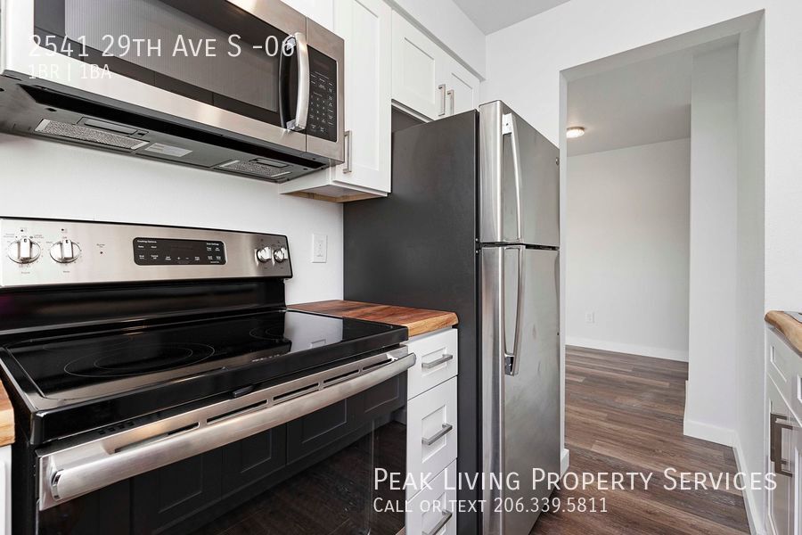 Primary Photo - Spacious 1bd/1ba with W/D In Unit!