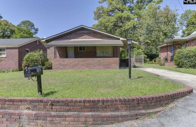 Building Photo - 1213 Deerwood St