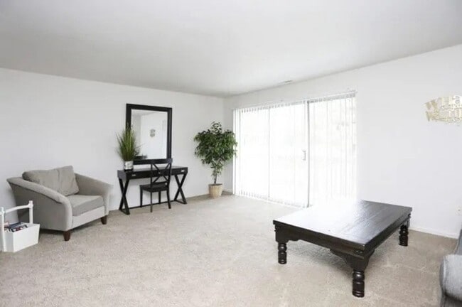 Interior Photo - Country Club Park