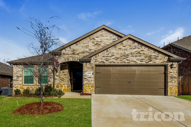 Foto del edificio - 1002 Meadow Wood Ln