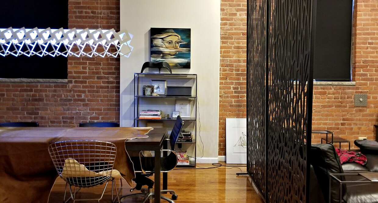 Exposed brick - 9 E 18th St