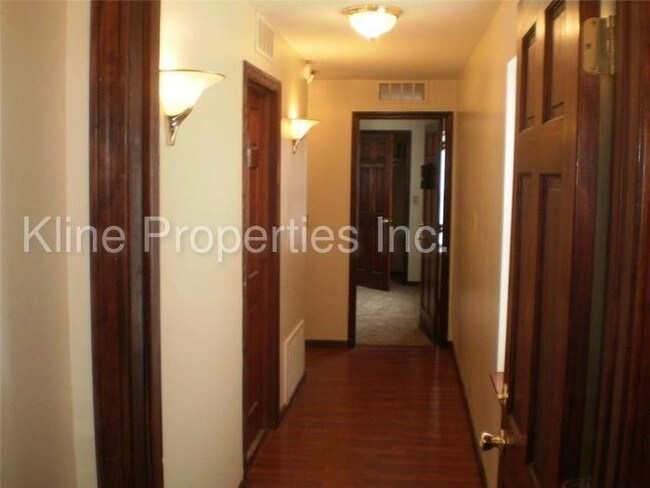 Building Photo - 2937 W 10th St