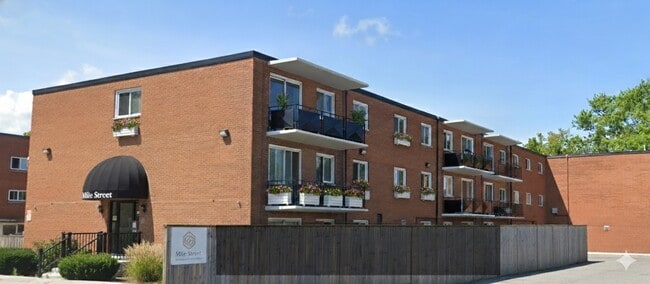 Building Photo - 133 Alice St